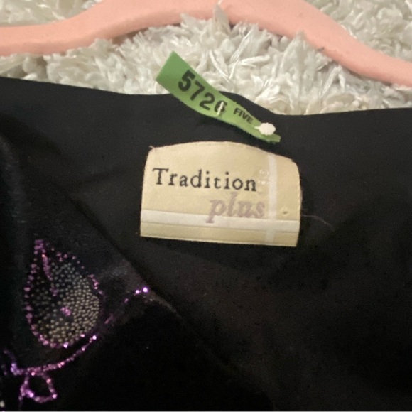 Tradition Plus asymmetrical black purple long sleeves fairy velvet floral top - Picture 3 of 12